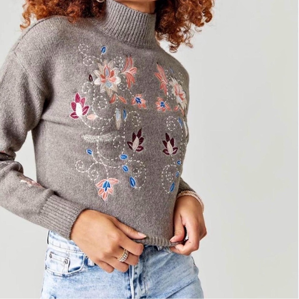 Francesca's Gray Floral Embroidered Turtleneck Sweater